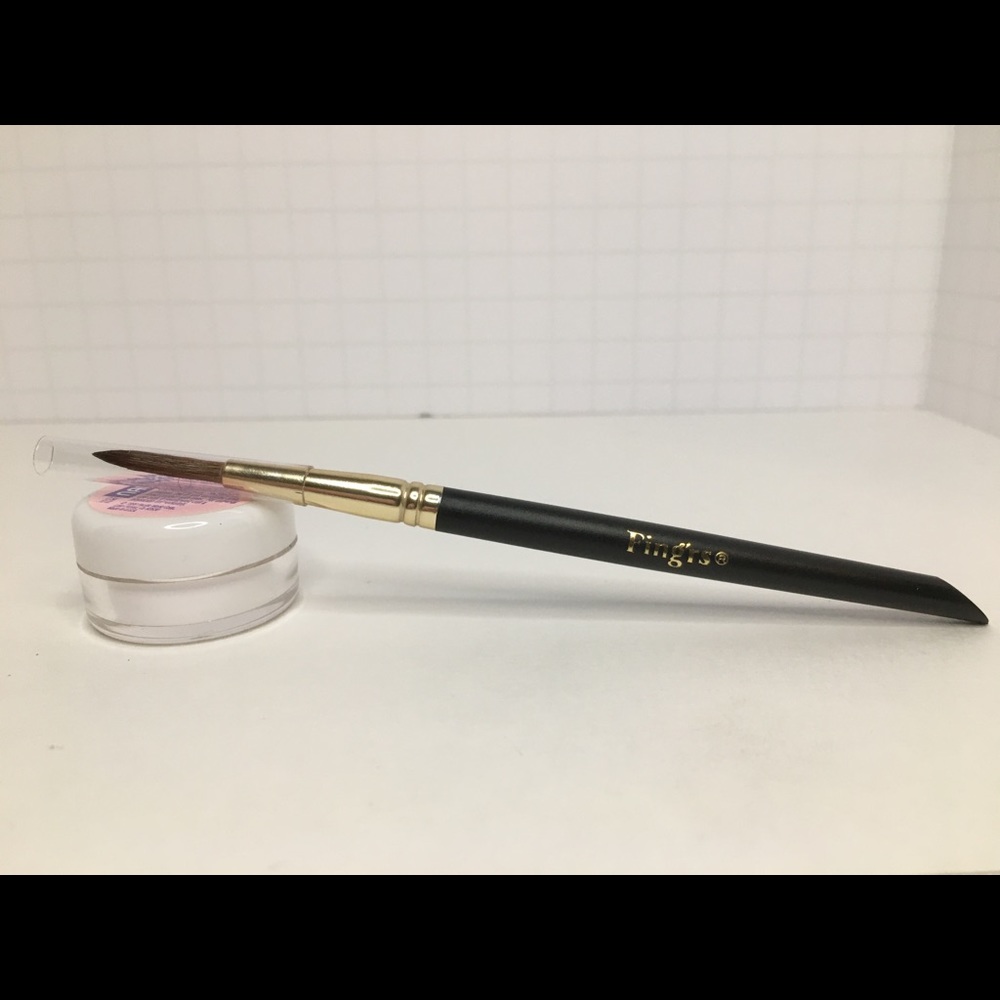 Fing’rs Acrylic Brush and Cuticle Pusher